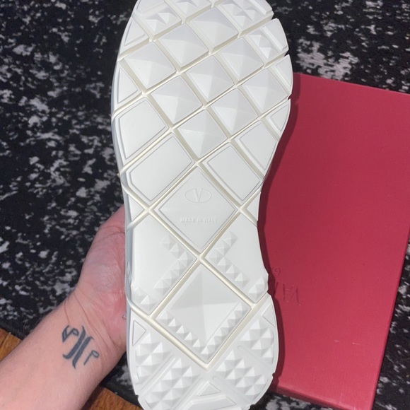 Valentino Garavani Embellished Pink Sneakers ๐๐ธ - Picture 7 of 12